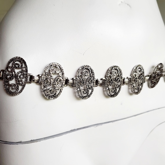 Vintage western concho  belt

Silver - Picture 9 of 9